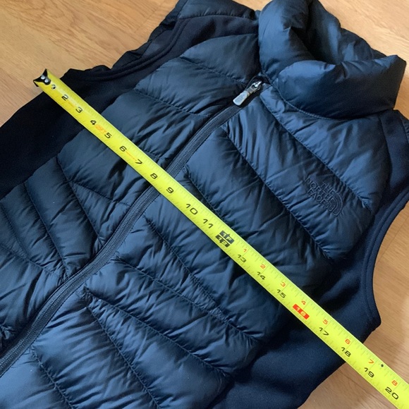 NWT The North Face Lucia Hybrid Down Vest, Medium, Black - Picture 4 of 13